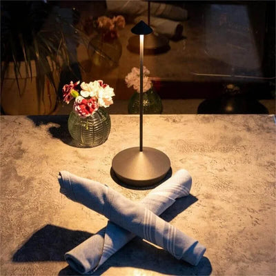 PointLight - Elegante Tischlampe
