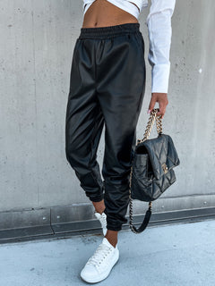 Sportliche Lederhosen in Schwarz