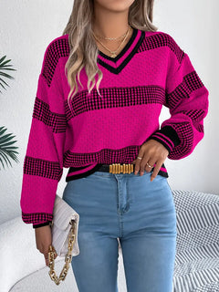 ELEGANTER GESTREIFTER V-AUSSCHNITT-PULLOVER | MODERNER STIL, HOHER KOMFORT in Rosarot