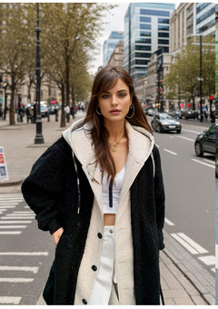 Marisol - Stilvolle Kapuzenjacke mit Zweifarbdesign & Knopfverschluss in Schwarz