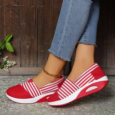 Tasha - Bequeme orthopädische Schlupf Auf Turnschuh Mit Streifen
