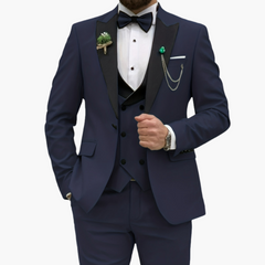 Herren Anzug dreiteilig mit Slim Fit und Kontrastrevers in Lila