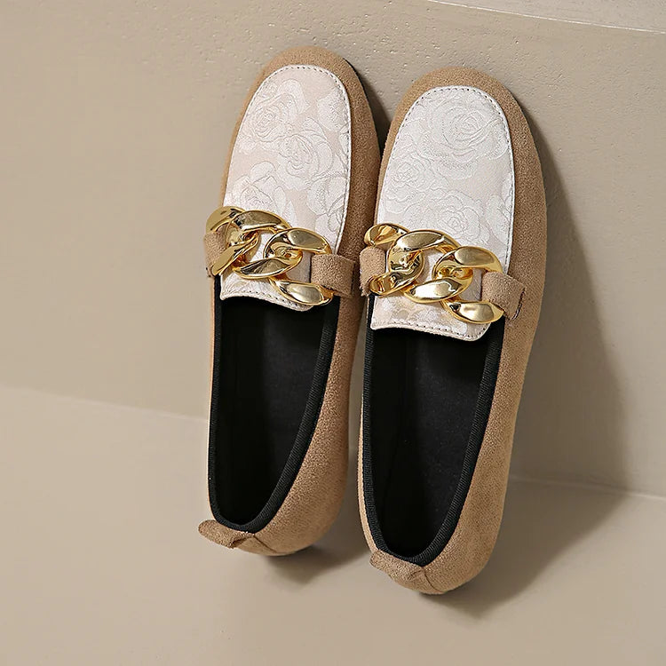 Brzyna - Elegante Loafers mit dekorativem Kettendetail