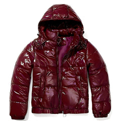 Yazmin - Eine dicke, glänzende Damenjacke mit Kapuze in Weinrot