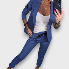 Verena – Moderner Blazer-Zweiteiler in Blau