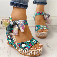 Marika® | Plateau-Sandalen mit Blumenmuster in Blau