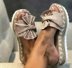 Seina – Bequeme Sandalen mit Schleifendetail in Khaki