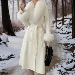 Sera - Eleganter Warmer Wintermantel in Weiß