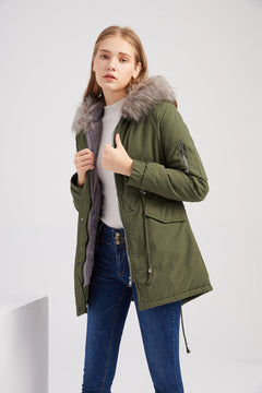 Warmer Damenparka mit Kapuze in Grün