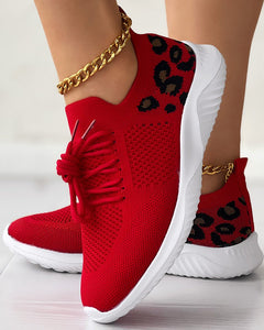 Karin - Spitzenschuhe mit Aufdruck in Rot