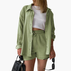 Zweiteiliges Set mit Shorts für Damen - lässiger Sommerlook in Hellgrün