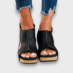 Liane – Keilsandalen mit Softleder-Effekt in Schwarz