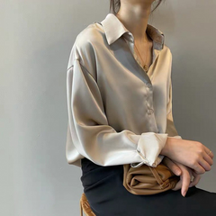 Shae - lockere und weite Satinbluse für Damen in Aprikose