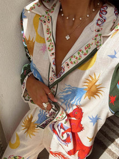 Komplet aus zwei Teilen im tropischen Druck – Hemd und passende Hose in Multicolor