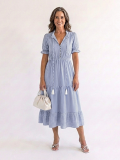 Dakota | Kurzärmeliges gestreiftes, geschichtetes Midikleid in Himmelblau
