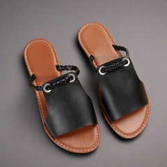 Katelina | Handgefertigte flache Sandalen aus Premium-Material in Schwarz