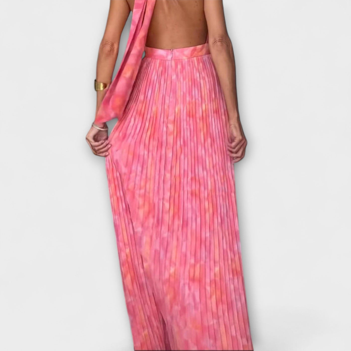 Seraphina - Elegantes Maxikleid mit Halterneck und V-Ausschnitt im Plissee-Design