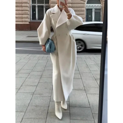 Adelheid - Eleganter Wintermantel in Weiß