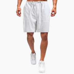 Sommerliche Freizeitherren-Shorts mit Kordelzug und Seitentaschen in Weiß