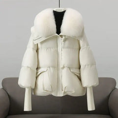 HANNAH | Luxuriöse Winterjacke mit Pelzkragen in Weiß