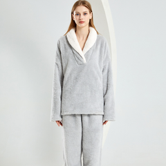 Krista - Pyjama-Set aus dickem Fleece in Grau