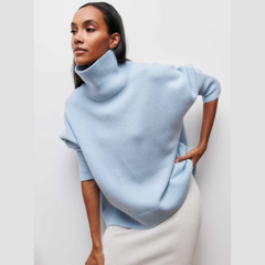 Kurzarm-Rollkragenpullover – Kühne Eleganz mit modernem Flair in Blau
