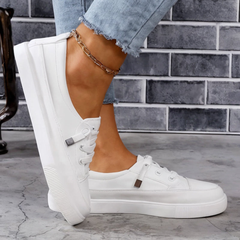 Christa | Damen Minimalistische Schnür Sneakers in Weiß