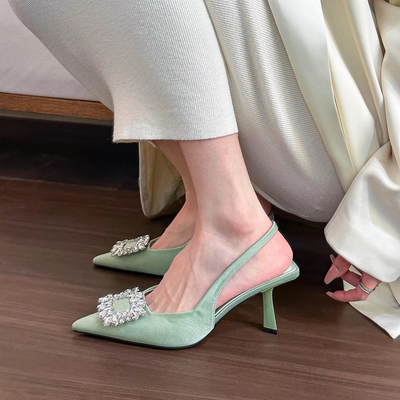 Shantel - Elegante spitz zulaufende High Heels mit Strasssteinen