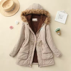 Therelle™ - Herbst-/Winterjacke mit Kapuze Stickerei und Tailliertem Schnitt in Khaki
