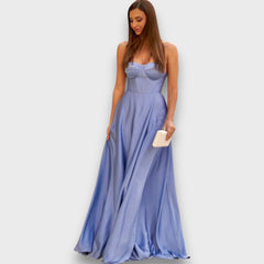 Victoria – Schulterfreies Abendkleid mit Rückenschnürung in Indigo