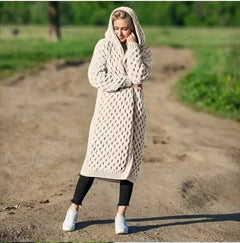 Lange Strickjacken und Kapuzenpullover für Frauen in Übergröße in Weiß