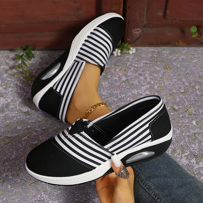 Tasha - Bequeme orthopädische Schlupf Auf Turnschuh Mit Streifen