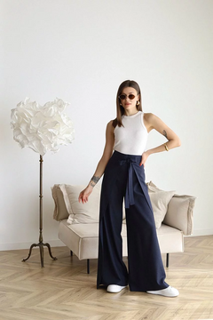 Stella | Weite Leinenhosen mit Spitze in Bleu