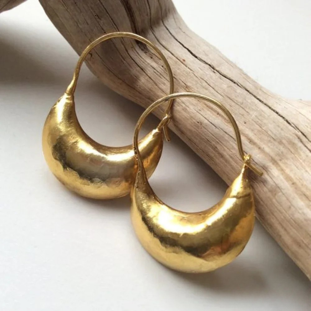 Silke – Goldene Mondsichelohrringe