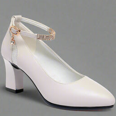 Zymara | Pumps aus hochwertigem Lackleder für Ihren Office-Style in Cremeweiß / Absatzhöhe 7 cm