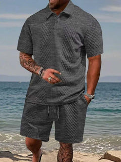 Niall - Strukturiertes Set aus Poloshirt und Shorts in Dunkelgrau