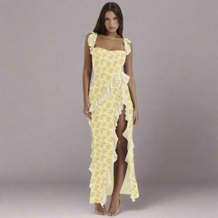 Zisel | Luftiges Maxikleid mit eleganten Volants in Gelb mit kleinen Blumen