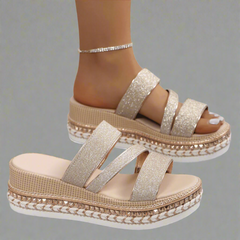 Helga | Bequeme Keilsandalen aus Premiumstoff in Gold