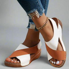 Alwine | Handgefertigte Wedgesandalen aus Premium-Material in Braun