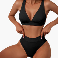 Geripptes Damen-Bikini-Set mit breiten Trägern für den Sommer in Schwarz