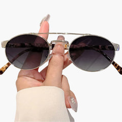 Damen Sonnenbrille mit ovalen Gläsern und UV-Schutz in Schwarzer Farbverlauf