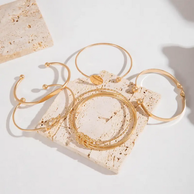 Mia - Goldene Armreif-Kollektion