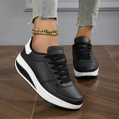 Sable - Plateau-Sneaker mit Schnürung in bequemer Passform in Schwarz - Weiß