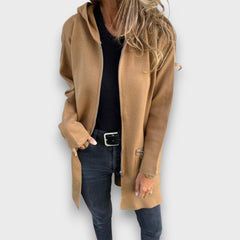 Junira – Langer Cardigan mit Reißverschluss in Braun