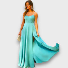 Victoria – Schulterfreies Abendkleid mit Rückenschnürung in Mint