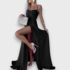 Victoria – Schulterfreies Abendkleid mit Rückenschnürung in Schwarz