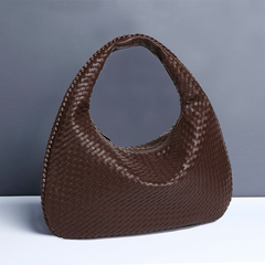 Estelle - Große handgewebte Schultertasche für Damen in Braun