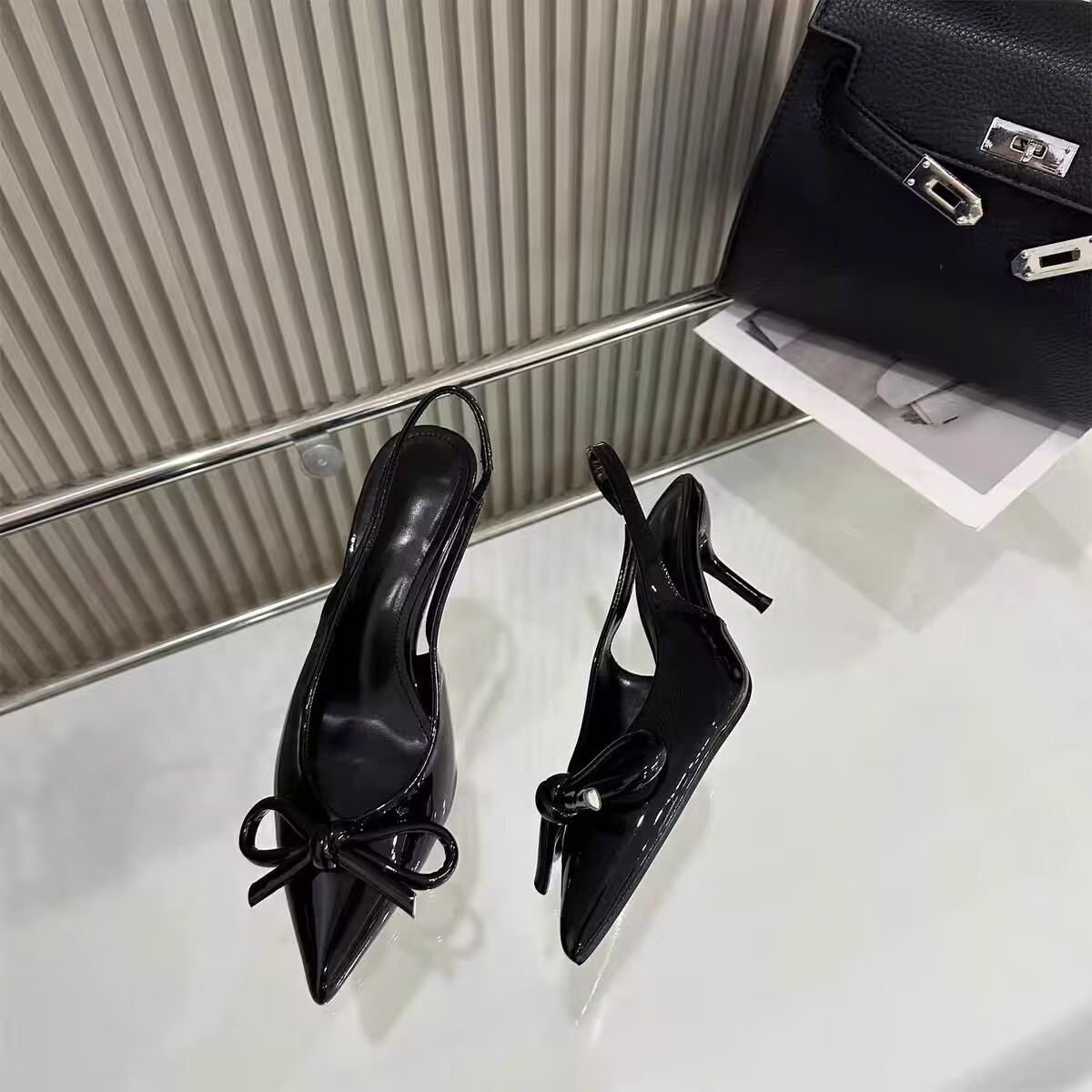 Daria - Niedrige Damenschuhe mit Schleife
