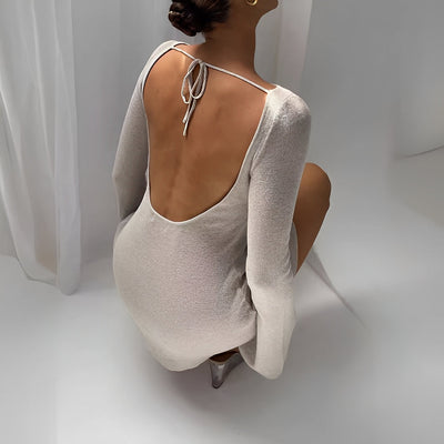 Iris - Rückenfreies Minikleid mit ausgestellten Ärmeln