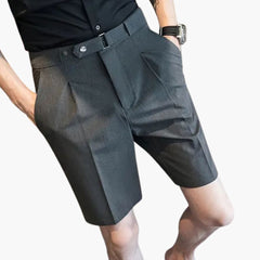 Herren Sommer Shorts mit Bundfalten und Gürtelschlaufen in Dunkelgrau